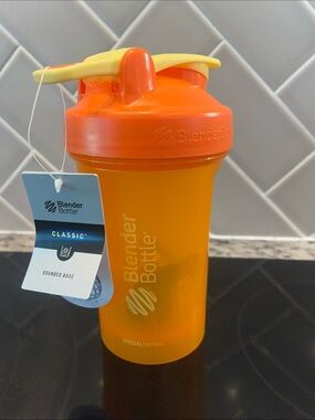 BlenderBottle Classic Shaker Bottle - Orange/Yellow